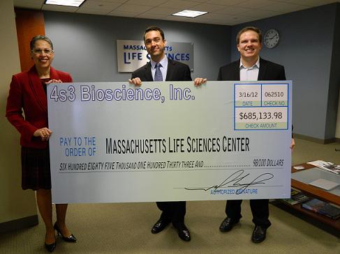 Fom left to right: Susan Windham-Bannister, President & CEO, Massachusetts Life Sciences Center, Timothy Harris, President & CEO, 4s3 Bisocience, Inc., and Dustin Armstrong, Ph.D., Vice President of Research, 4s3 Bioscience, Inc.